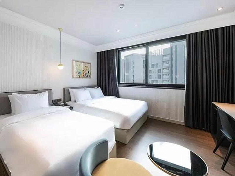 Brown Dot Hotel Jinju Bagian luar foto