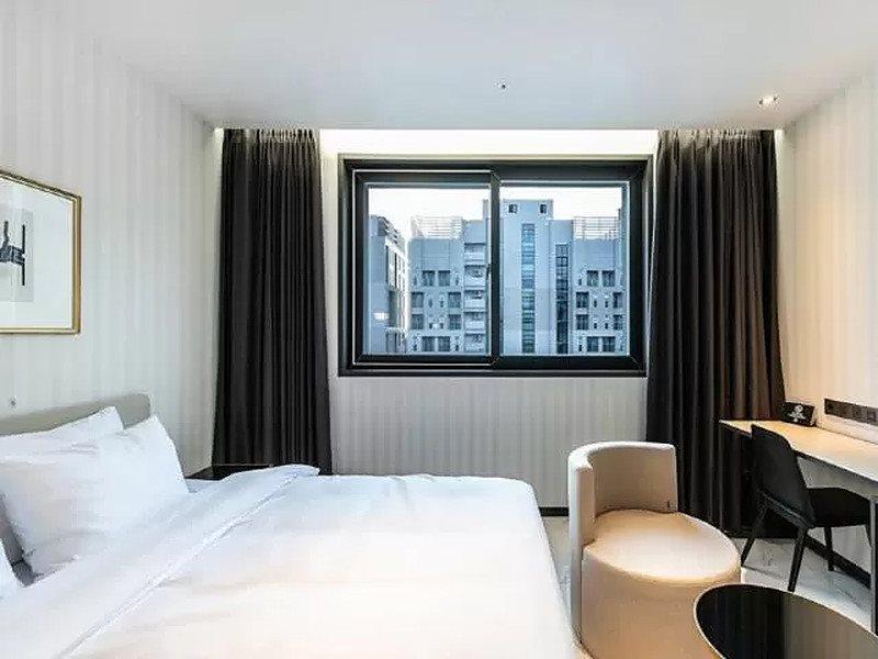 Brown Dot Hotel Jinju Bagian luar foto