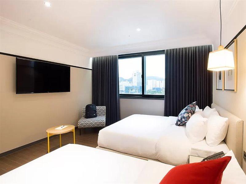 Brown Dot Hotel Jinju Bagian luar foto