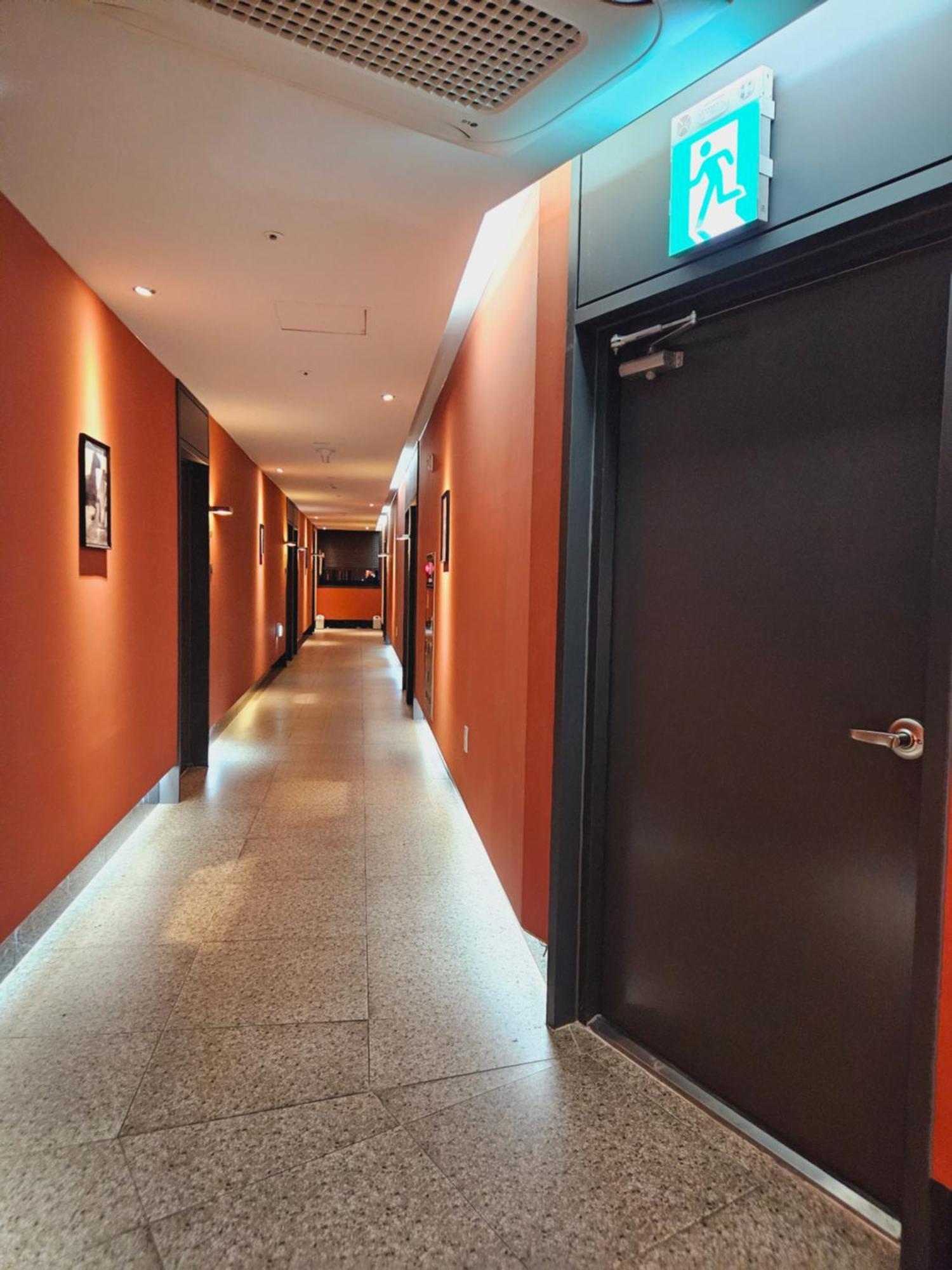 Brown Dot Hotel Jinju Bagian luar foto