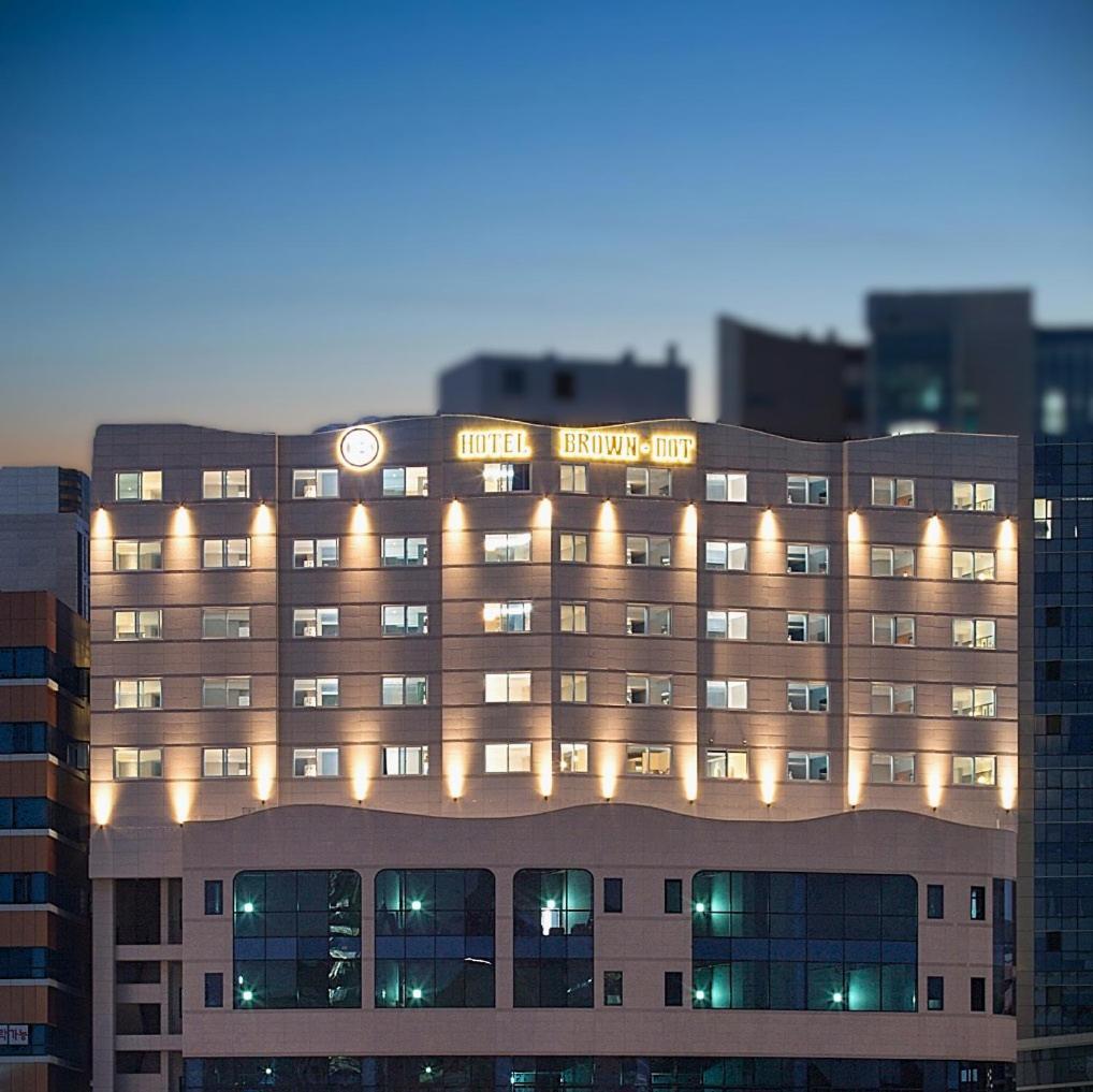 Brown Dot Hotel Jinju Bagian luar foto