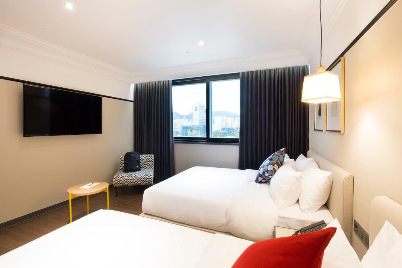 Brown Dot Hotel Jinju Bagian luar foto